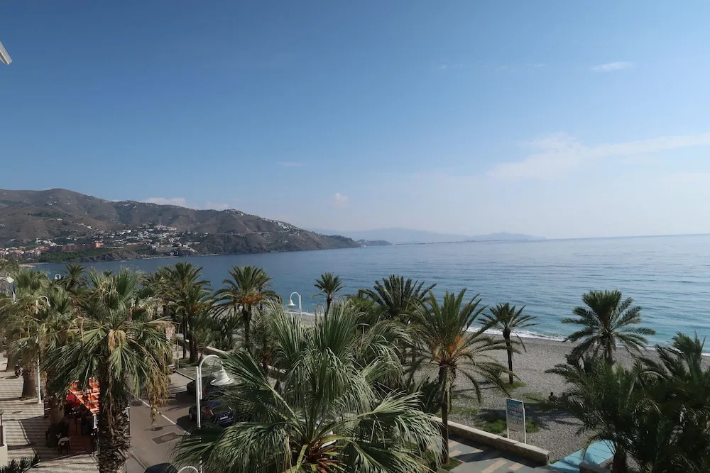 1 Bedroom Apartment beachfront