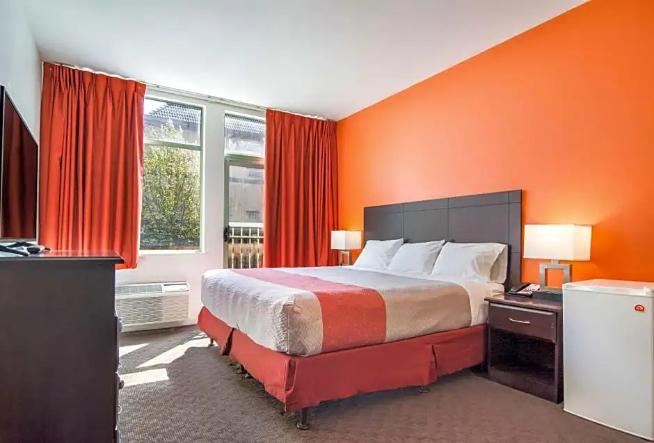 Deluxe Double room (full double bed)