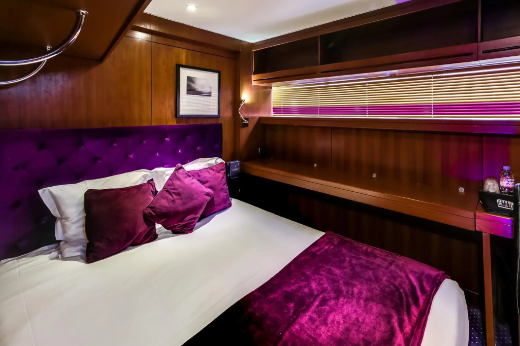 VIP Paris Yacht Hotel — фото