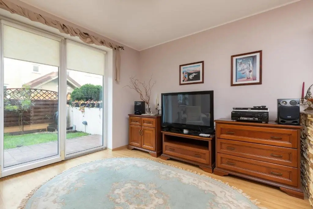 Family Apartment with terrace & grill by Renters