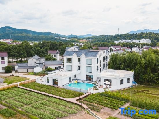 Floral Lux Hotel · Jiuhuashan Xilu Zhanyi Hotel in Chizhou