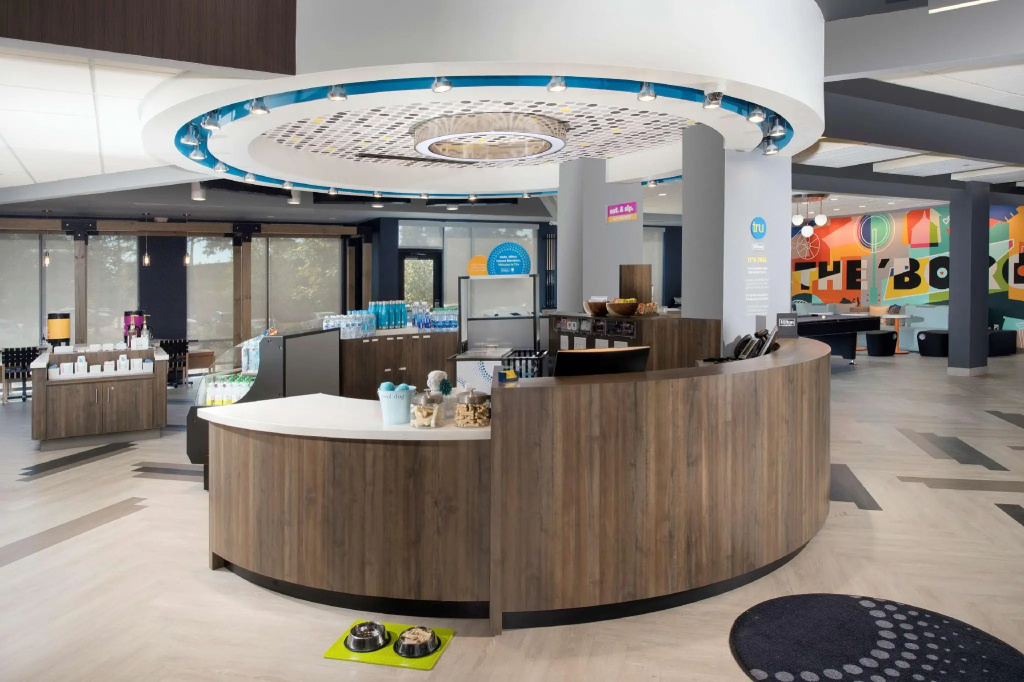 Lobby & Reception