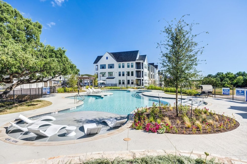 Landing Furnished Apartments - Salado