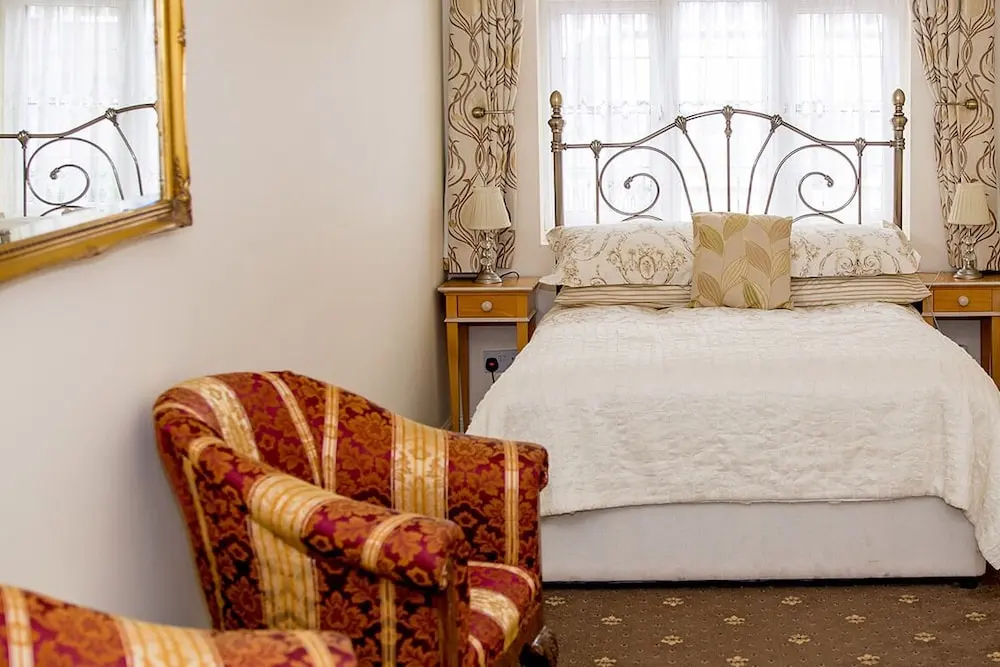 標準四人房，配有大床