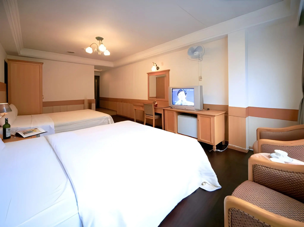 Ming Lu Holiday Hotel — 3