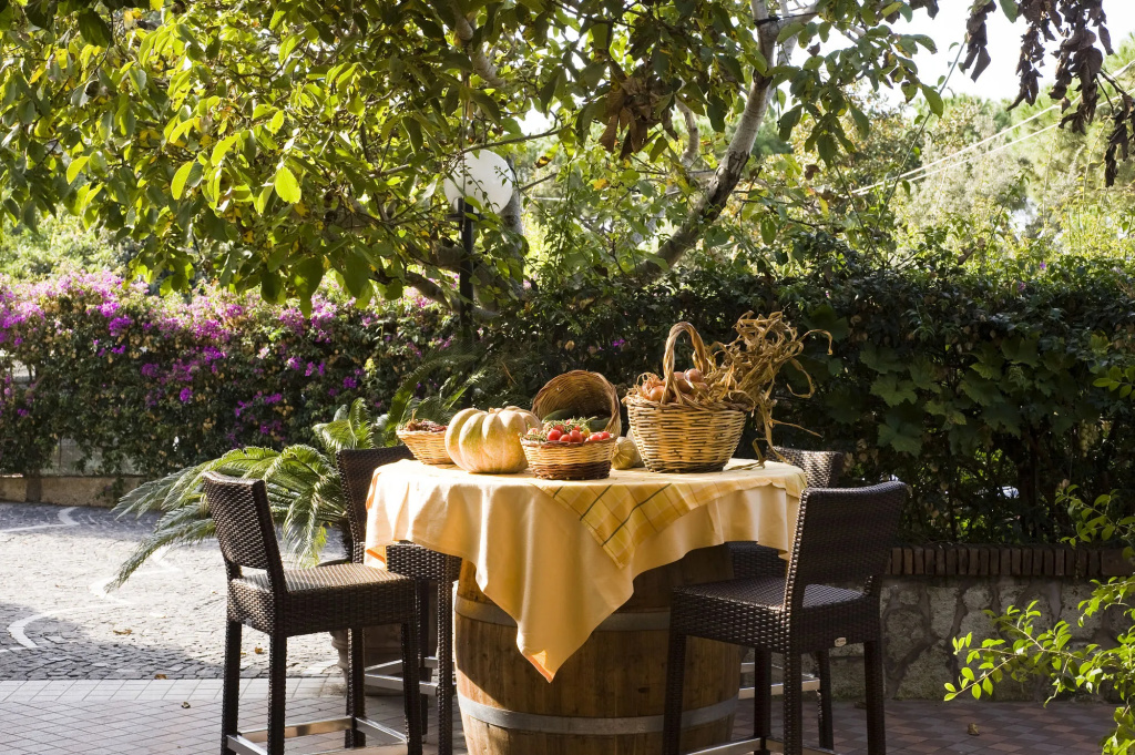 Food & Beverage