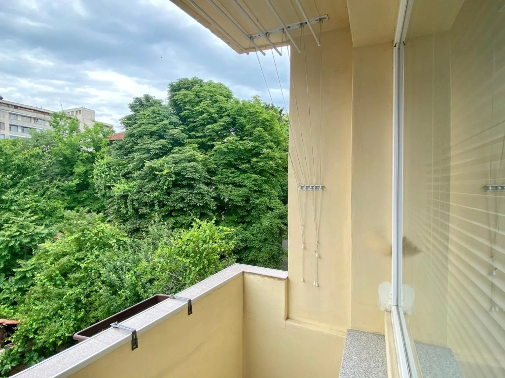 Sunny Central Apartment with TV & Wi-Fi