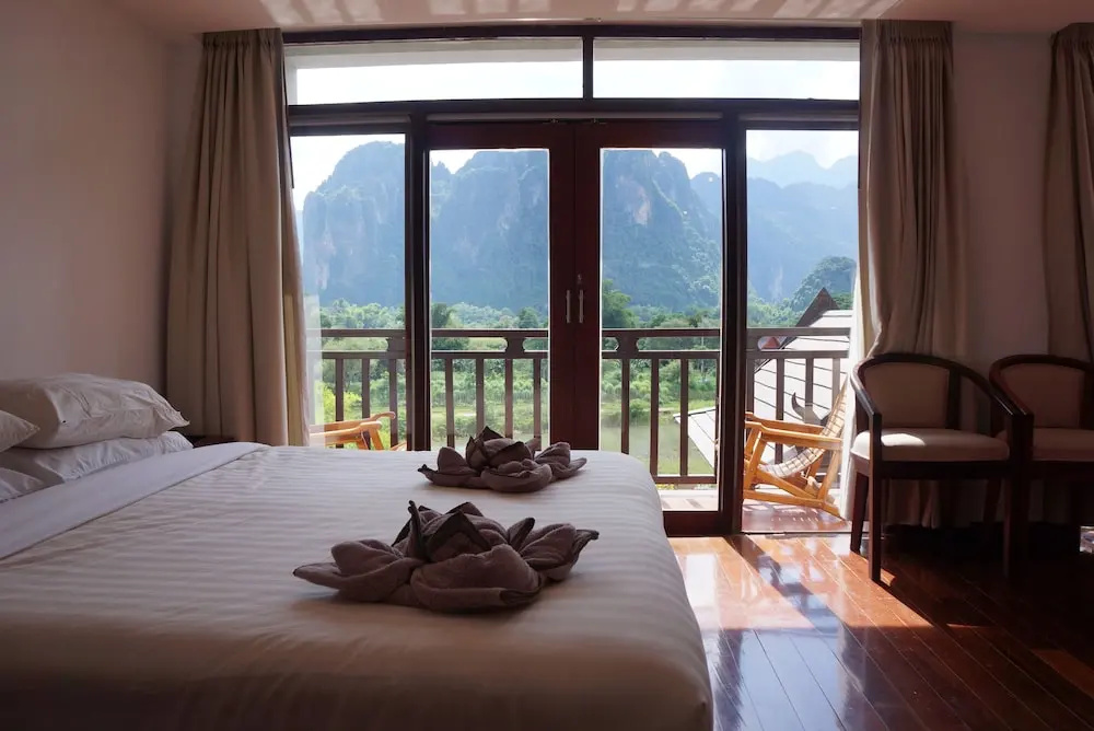 1 Bedroom Double Family Suite with river view full double bed