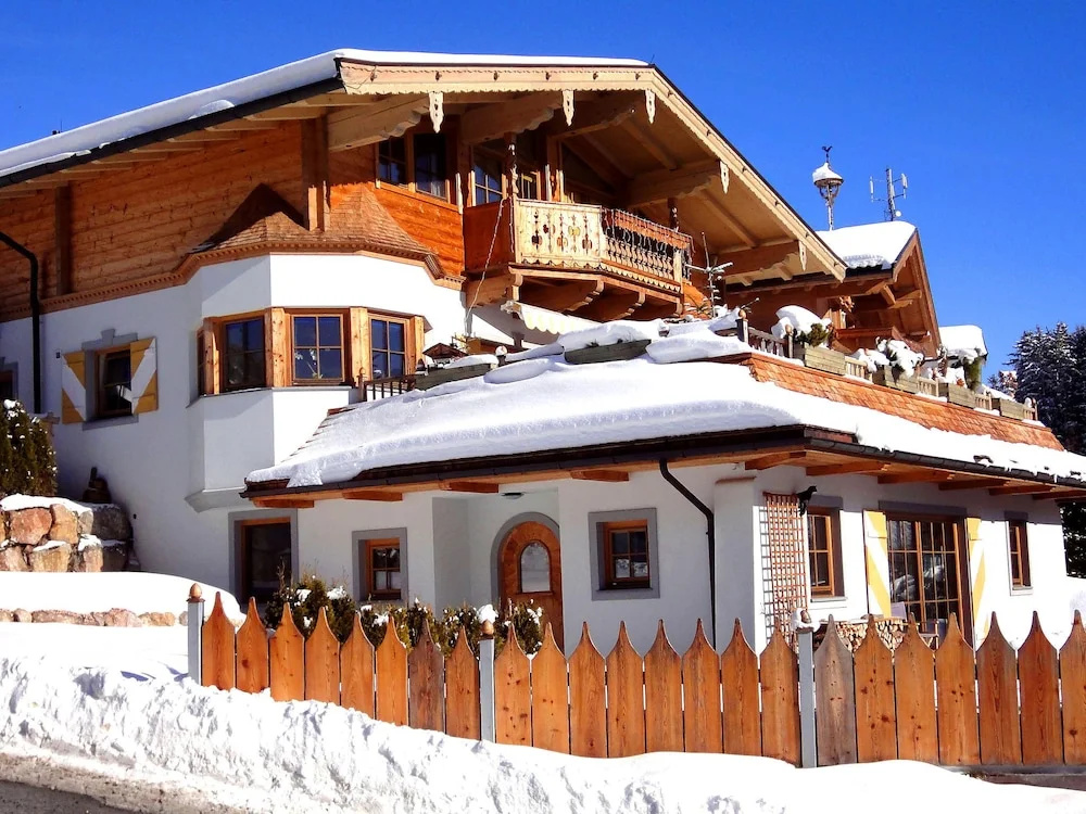 Gorgeous Apartment with Jacuzzi in Kirchberg in Tirol