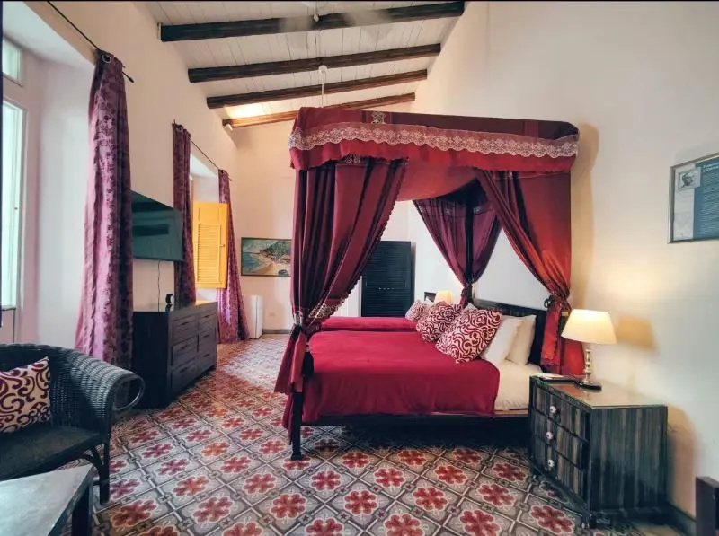 Double Junior Suite (full double bed)