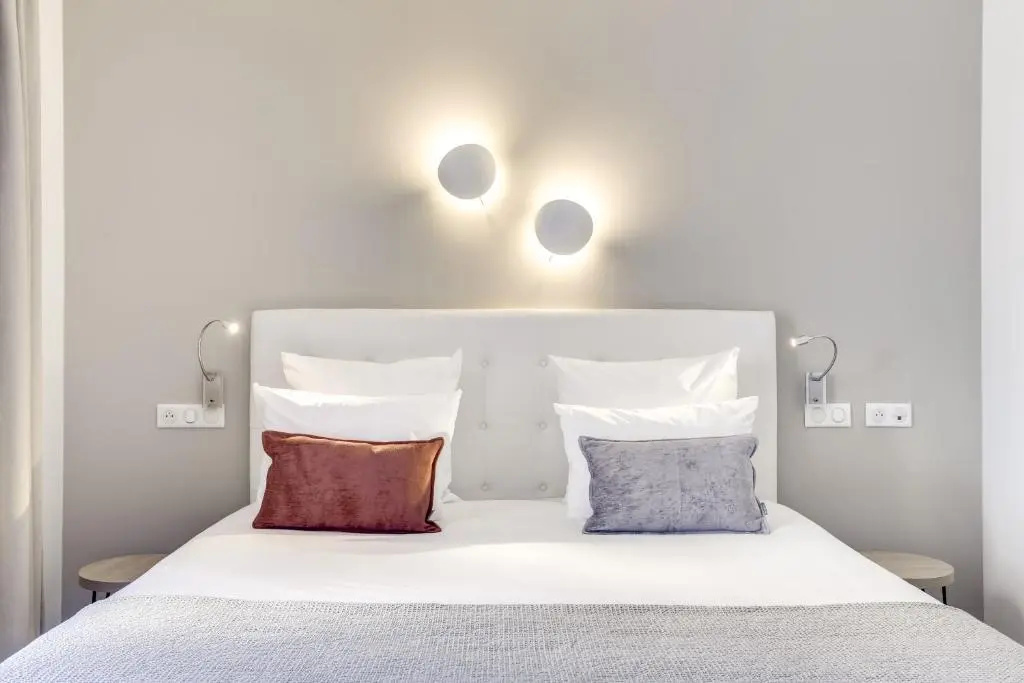 Deluxe Double room (full double bed)