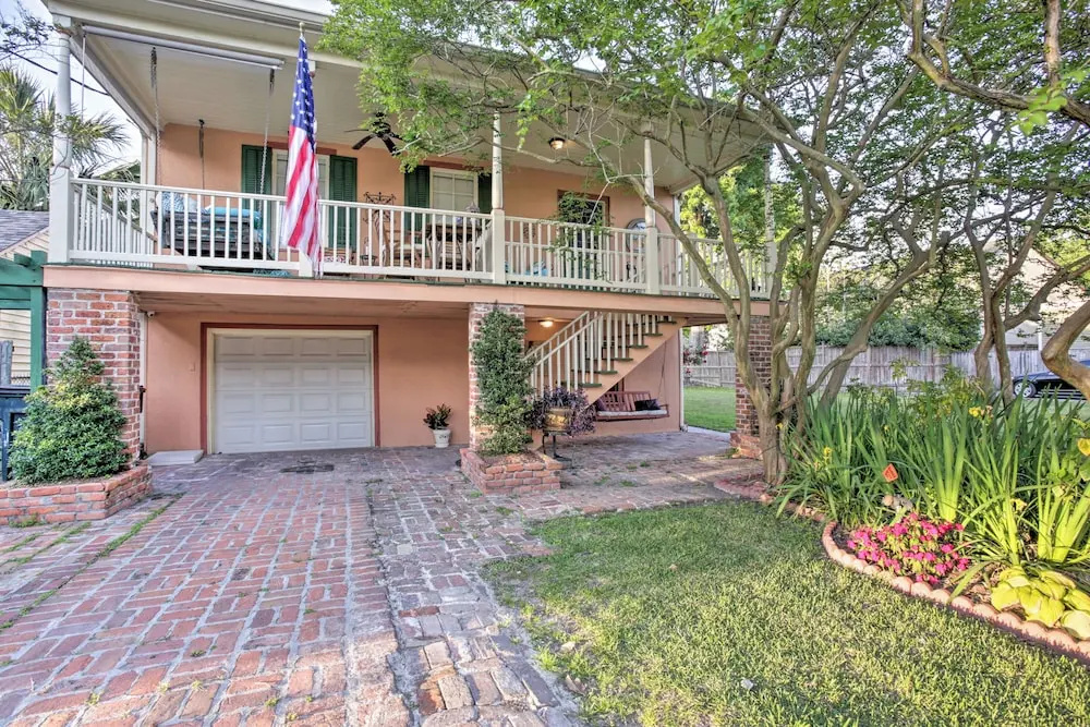 4 Mi to French Quarter: Nola Apt w/ Garden Patio