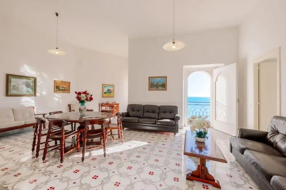 Apartment with sea view