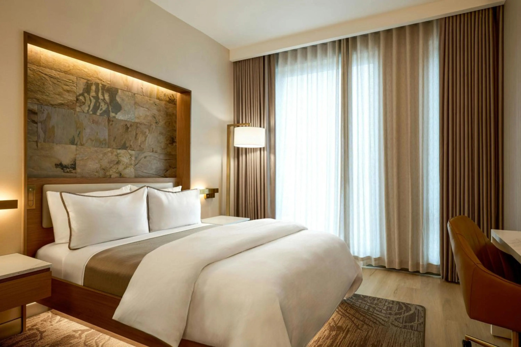 Отель The Westin Flushing Laguardia Airport в Нью-Йорке