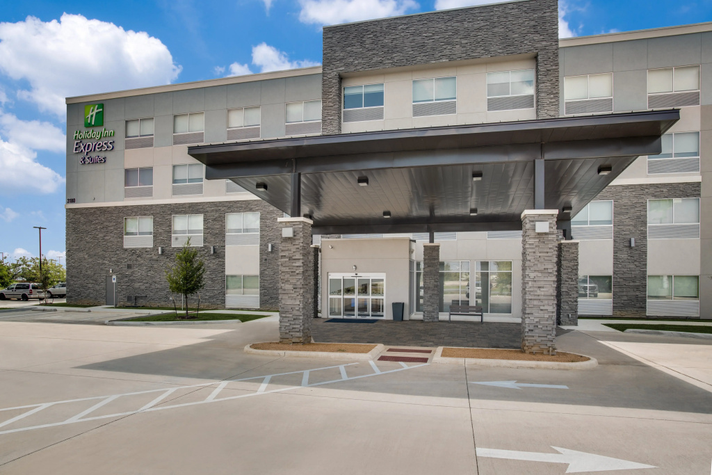 Holiday Inn Express & Suites Denton South by IHG