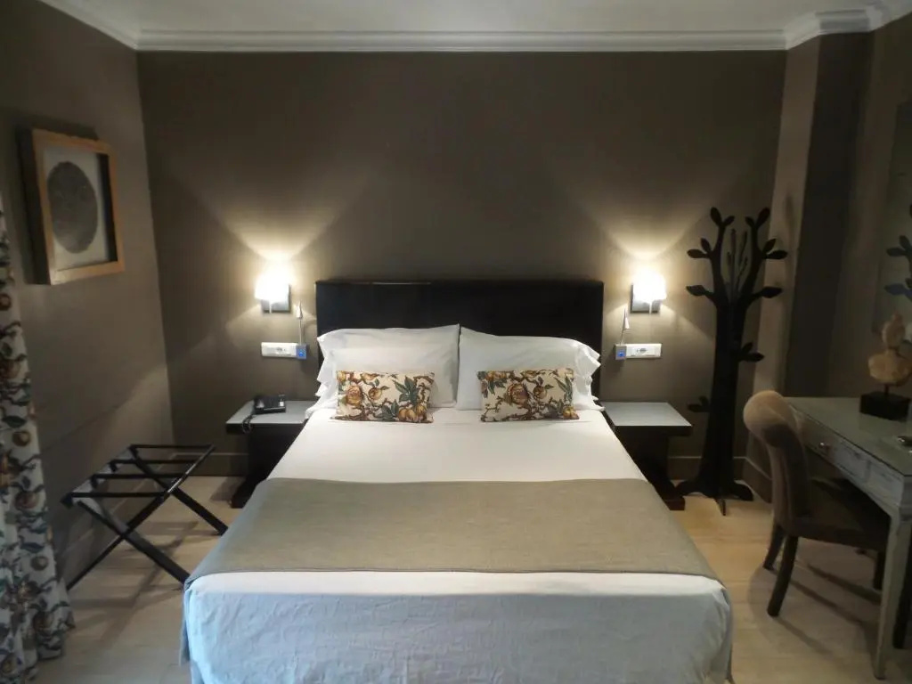 Double room (full double bed)