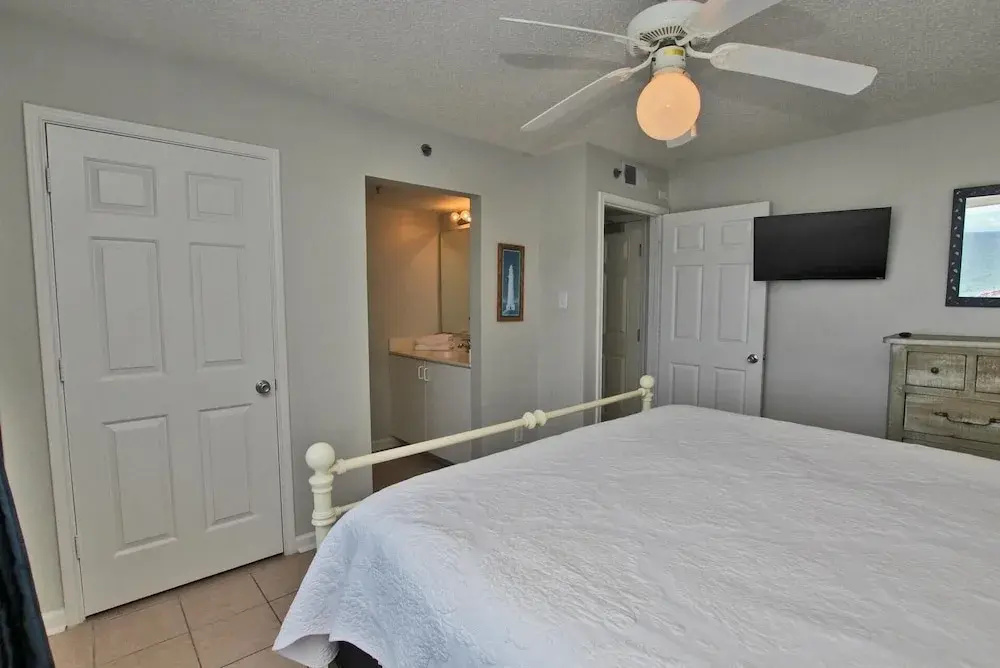 Standard Double room with balcony (full double bed)