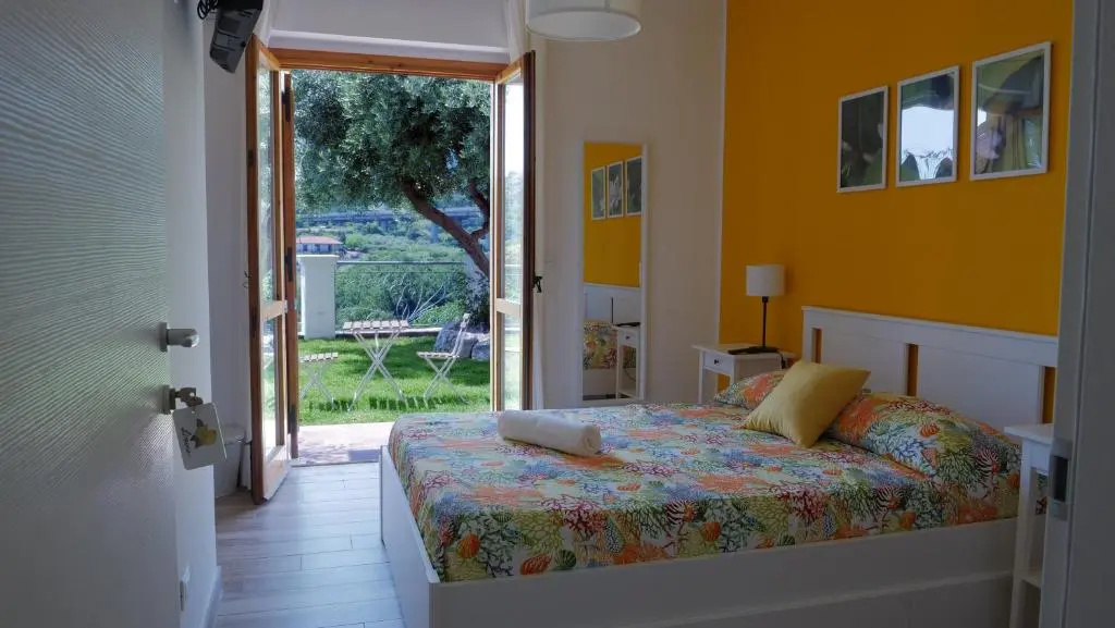 Standard Double room with garden view (full double bed)