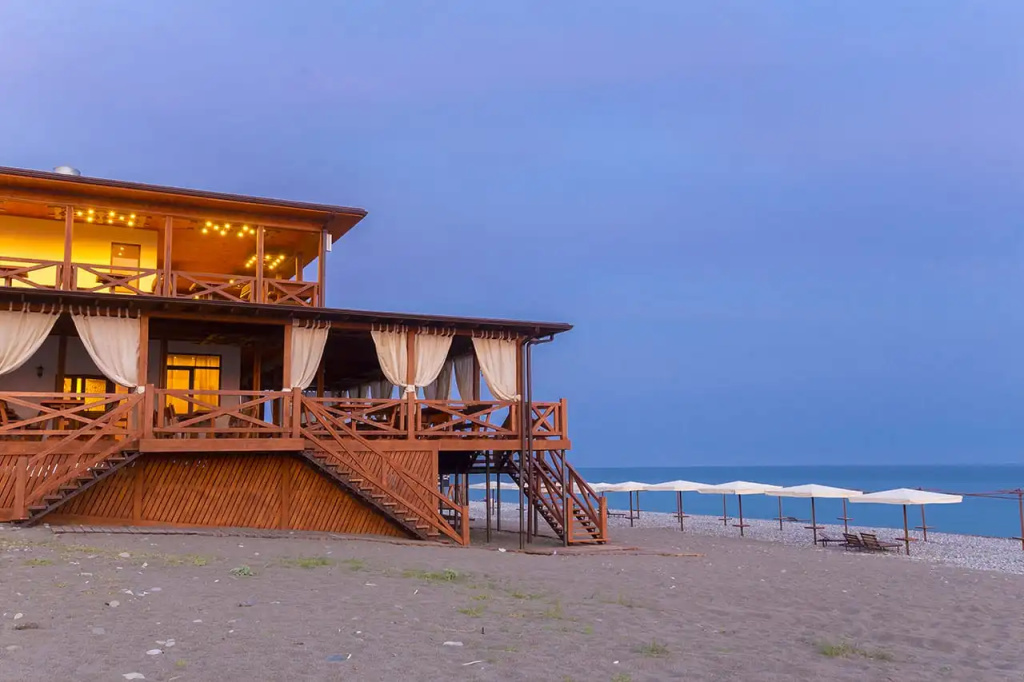 Beach & Waterfront