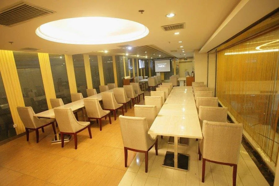 Goethe Holiday Inn - Général