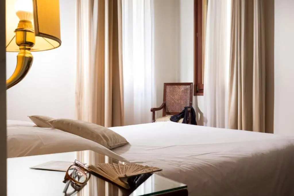 Deluxe Double room with canal view (full double bed)