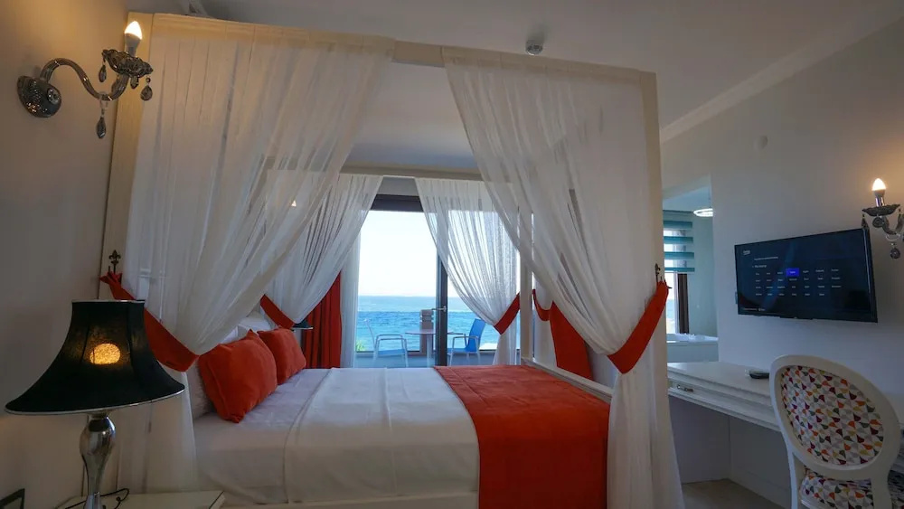 Standard room with balcony and with sea view