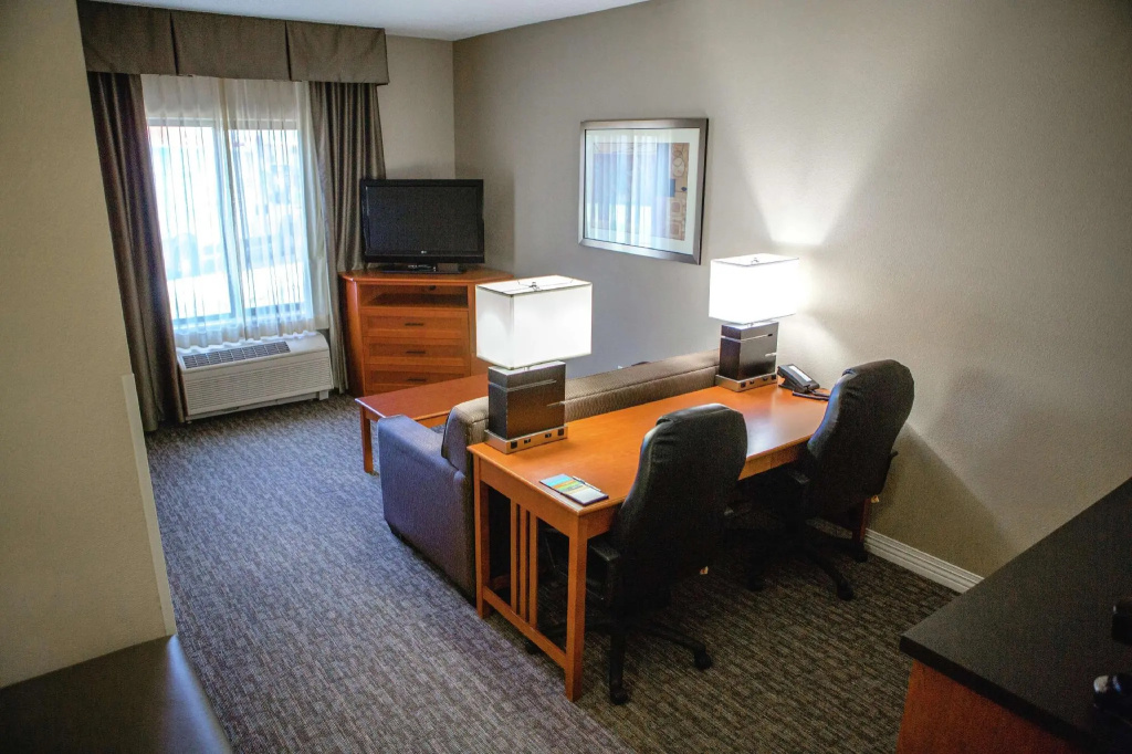 1 Bedroom Double Suite (full double bed)