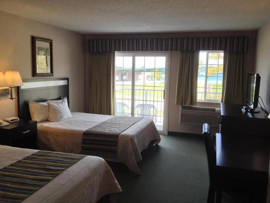 Deluxe Double room with water view twin beds