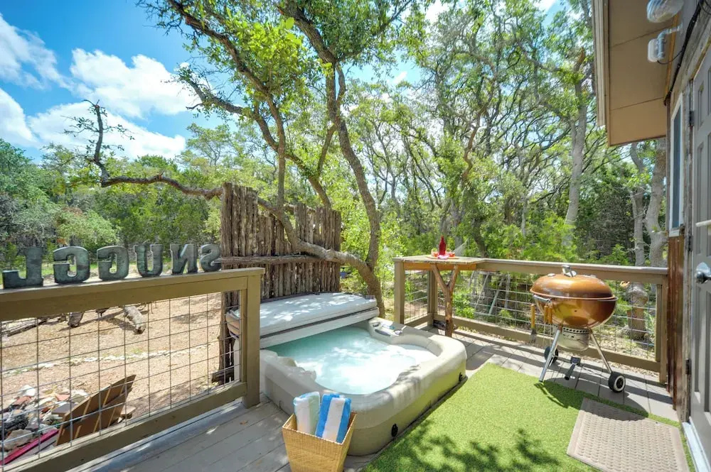 Snuggle Inn' Wimberley Cabin w/Fire Pit+Deck