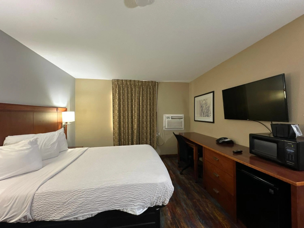 Americas Best Value Inn Fargo — 4
