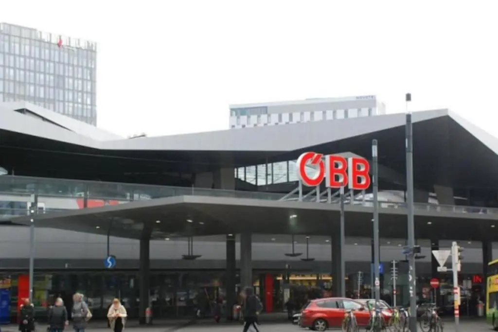 Vienna Main Train Station Apartment