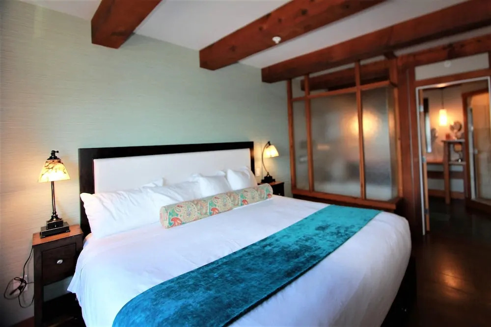 Whiskey Landing by null