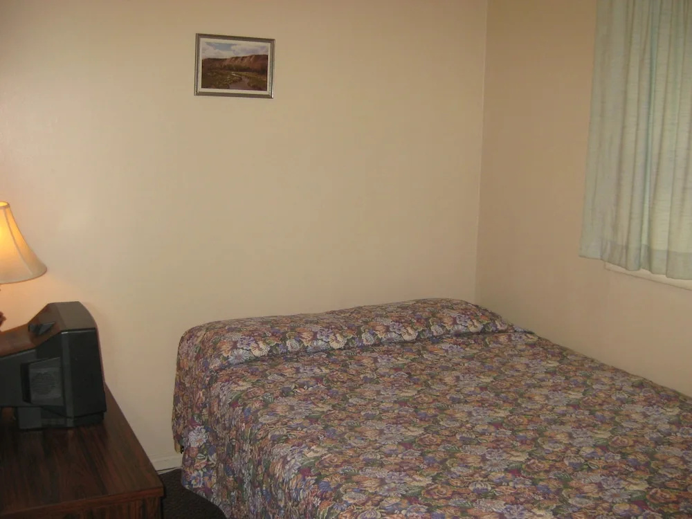 2 Bedrooms Economy Double room (full double bed)