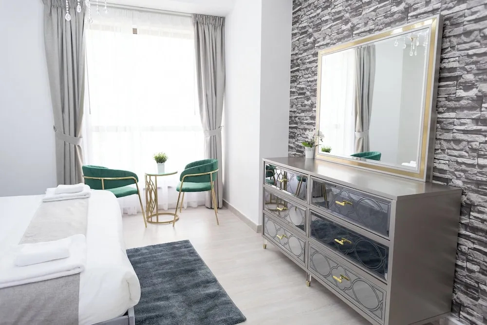 Отель HAPPY SEASON I Shams apartment в Дубае