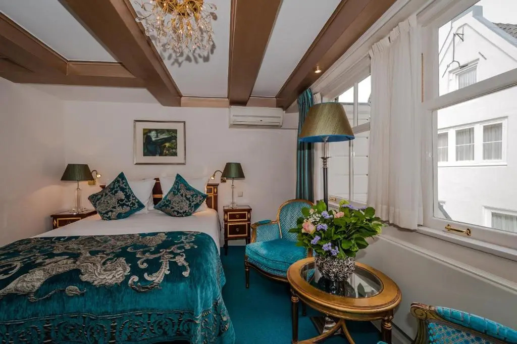 Ambassade Hotel - Chambres