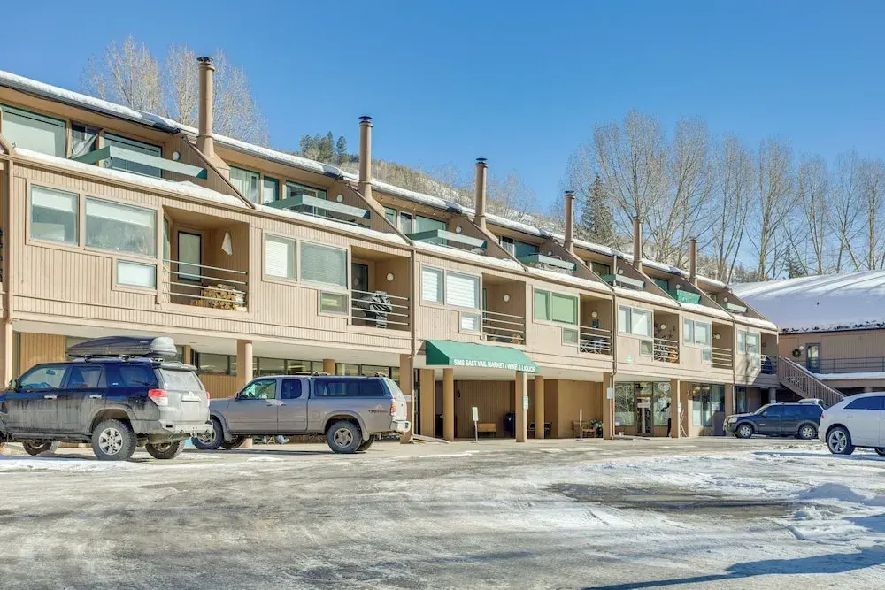 4 Mi to Vail Ski Resort: Cozy Getaway w/ Deck!