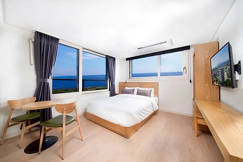 Deluxe Double room with sea view (full double bed)