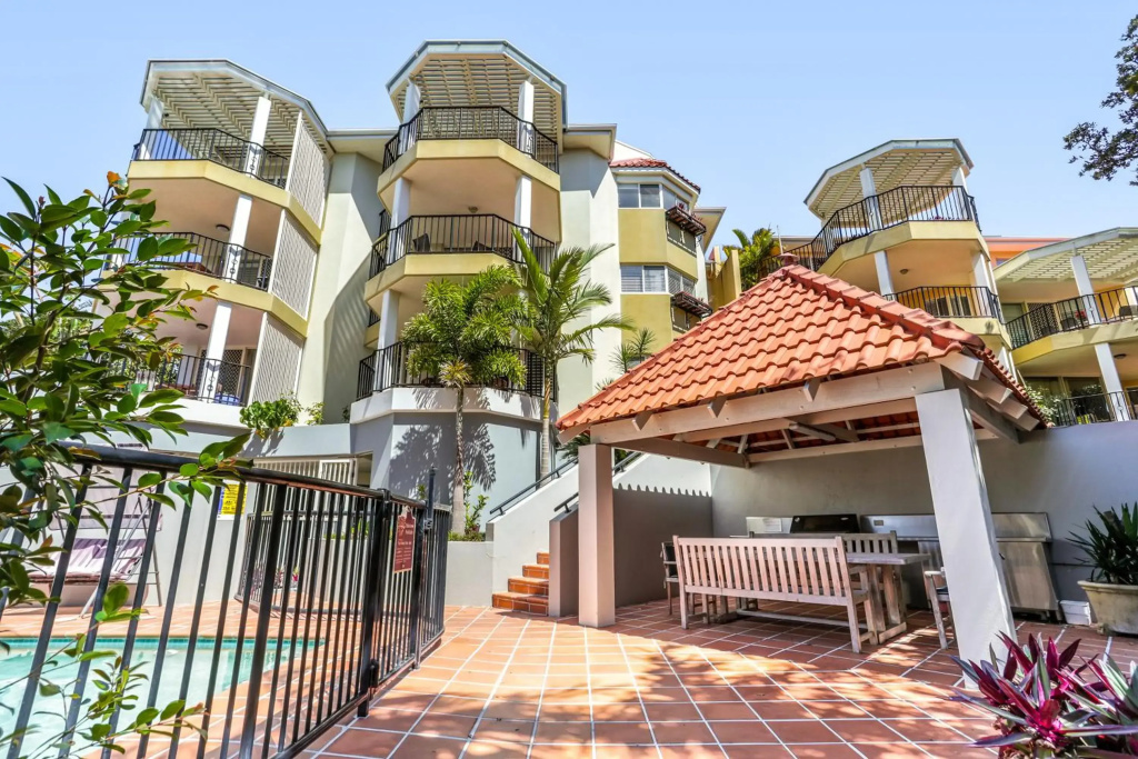 Cosy apartment with ocean views, Sunshine Beach