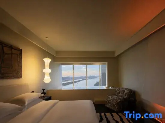 Standard Double room with river view (full double bed)