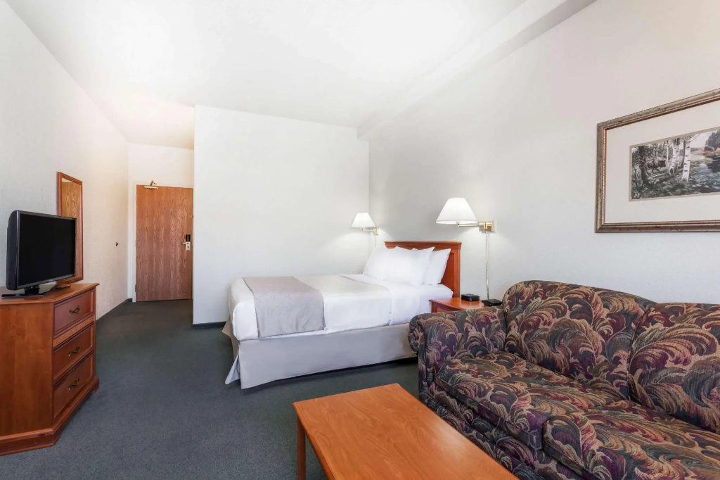 Business Double room (full double bed)