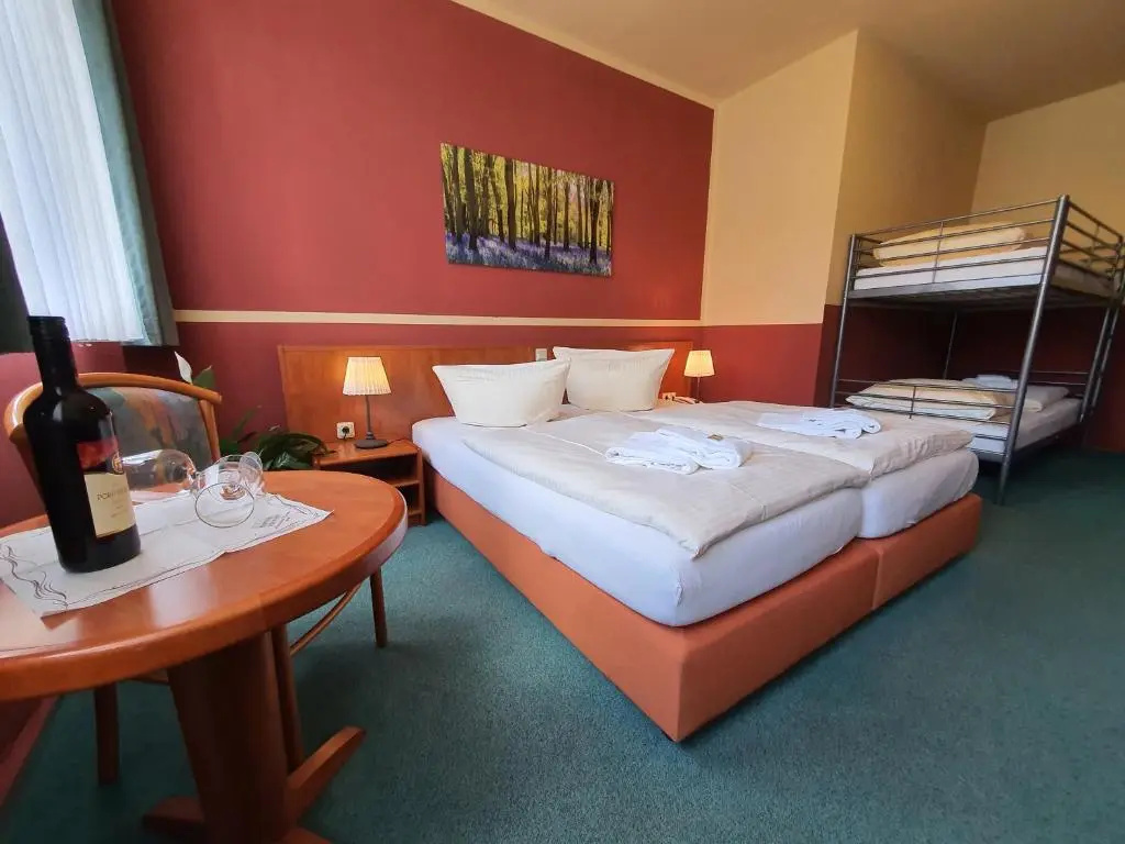 Standard Triple room