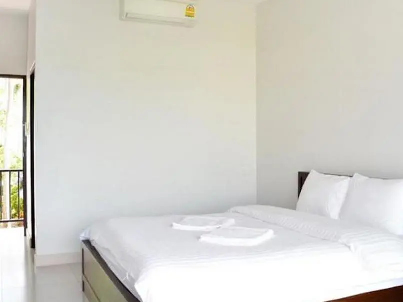 Deluxe Double room (full double bed)