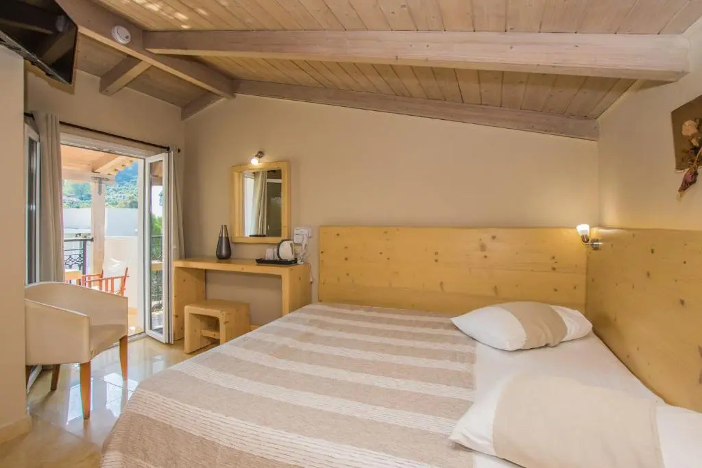 Deluxe Double room with panoramic view (full double bed)