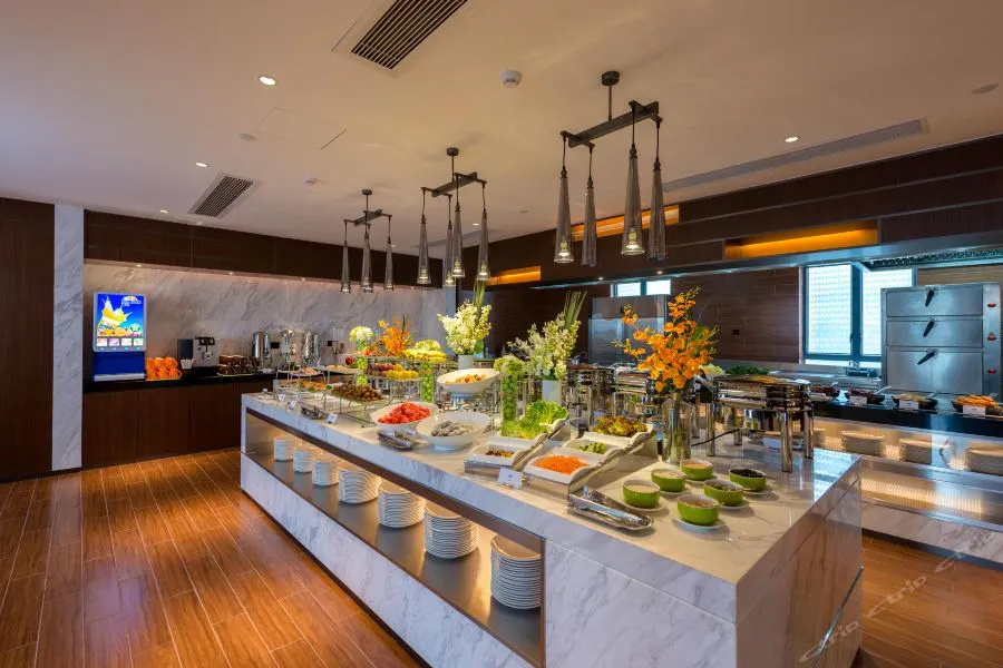 Food & Beverage