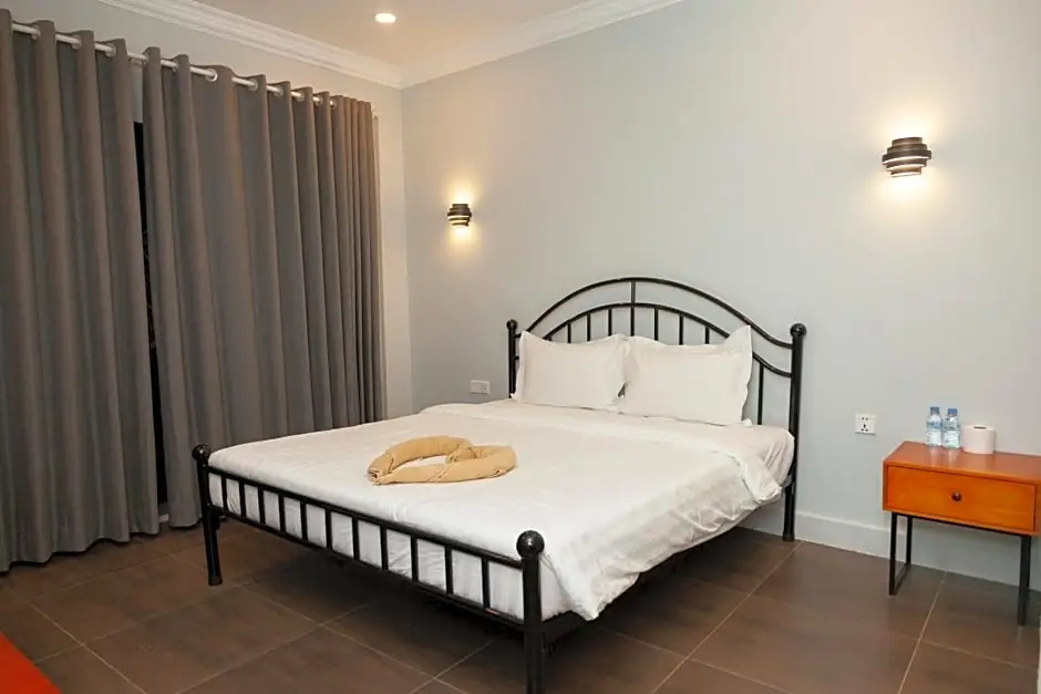 Deluxe Double room with balcony (full double bed)
