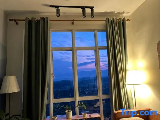 Lovely Luxury Hillview
