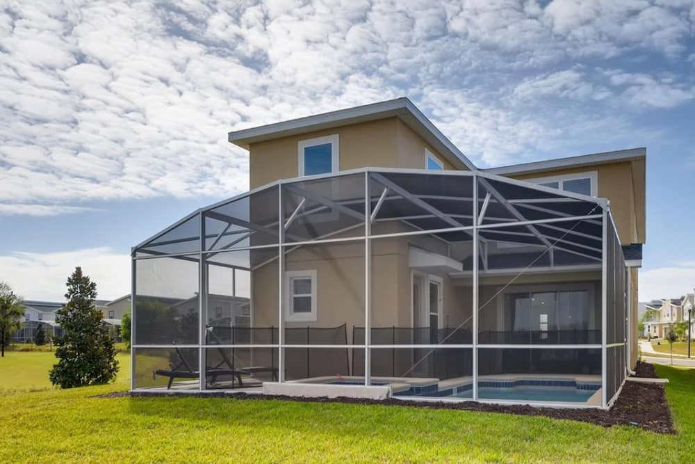 Luxury Home With a Private Pool & Game Room - Resort Amenities, Great Location