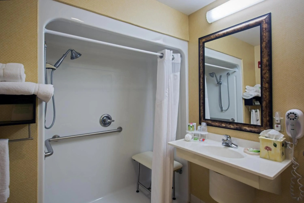 Holiday Inn Express & Suites Youngstown N (Warren/Niles) by IHG - фото 9
