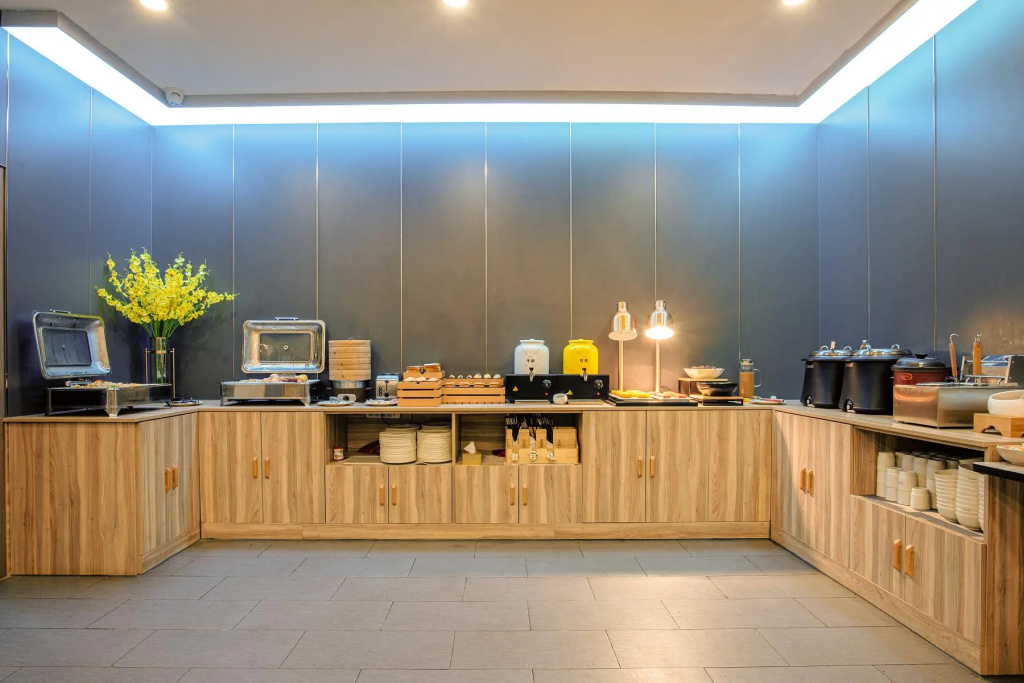 Food & Beverage