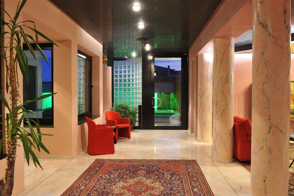 Lobby & Reception